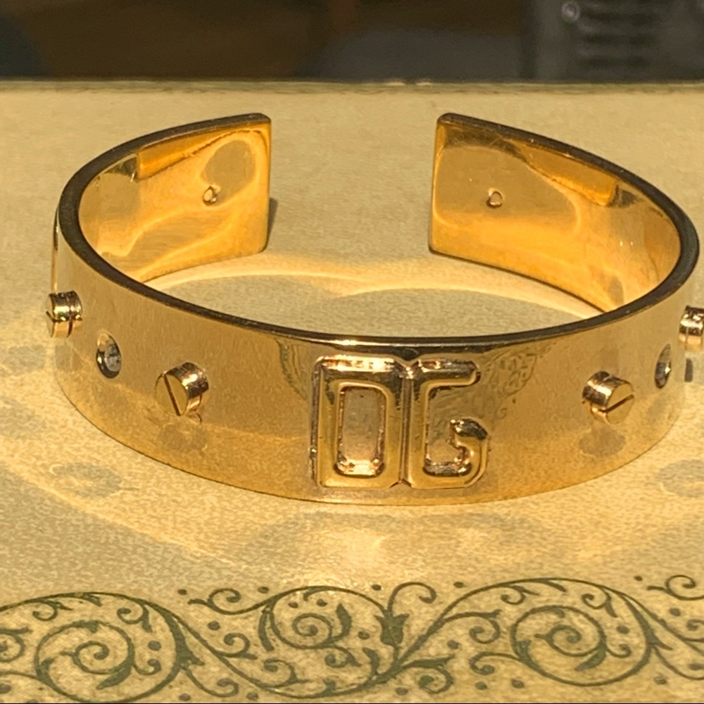 🦋SALE🦋 Gold bracelet - Picture 1 of 3